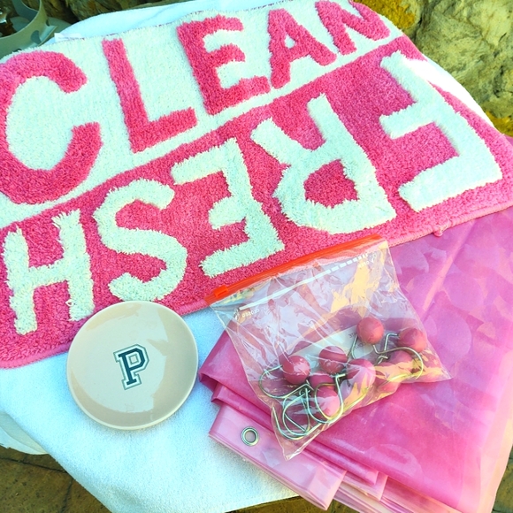 Bundle Pink shower mat, shower curtain rods, soap dish - Picture 1 of 3